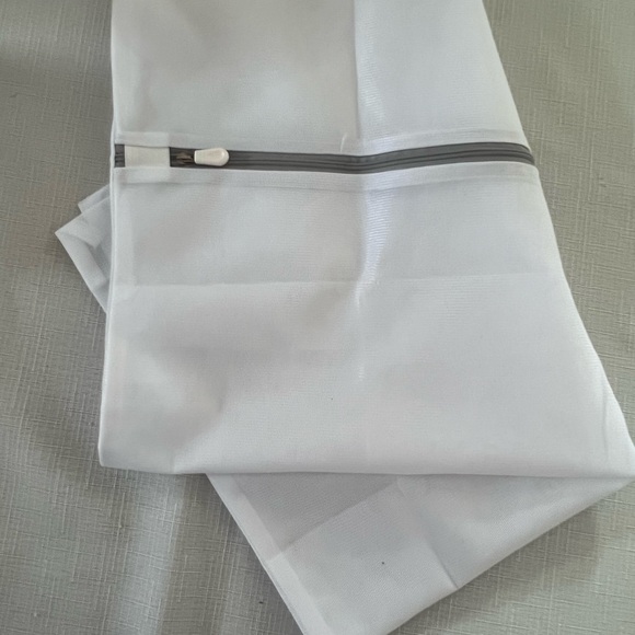 LAUNDRY DAY Intimates Protective Washing Bag  NWOT  23”x 19” - Picture 1 of 5